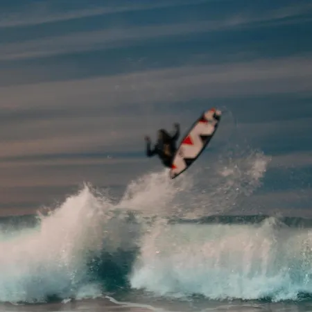 Kyuka Surfclub بيت شباب *