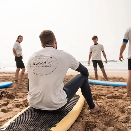 بيت شباب Kyuka Surfclub *